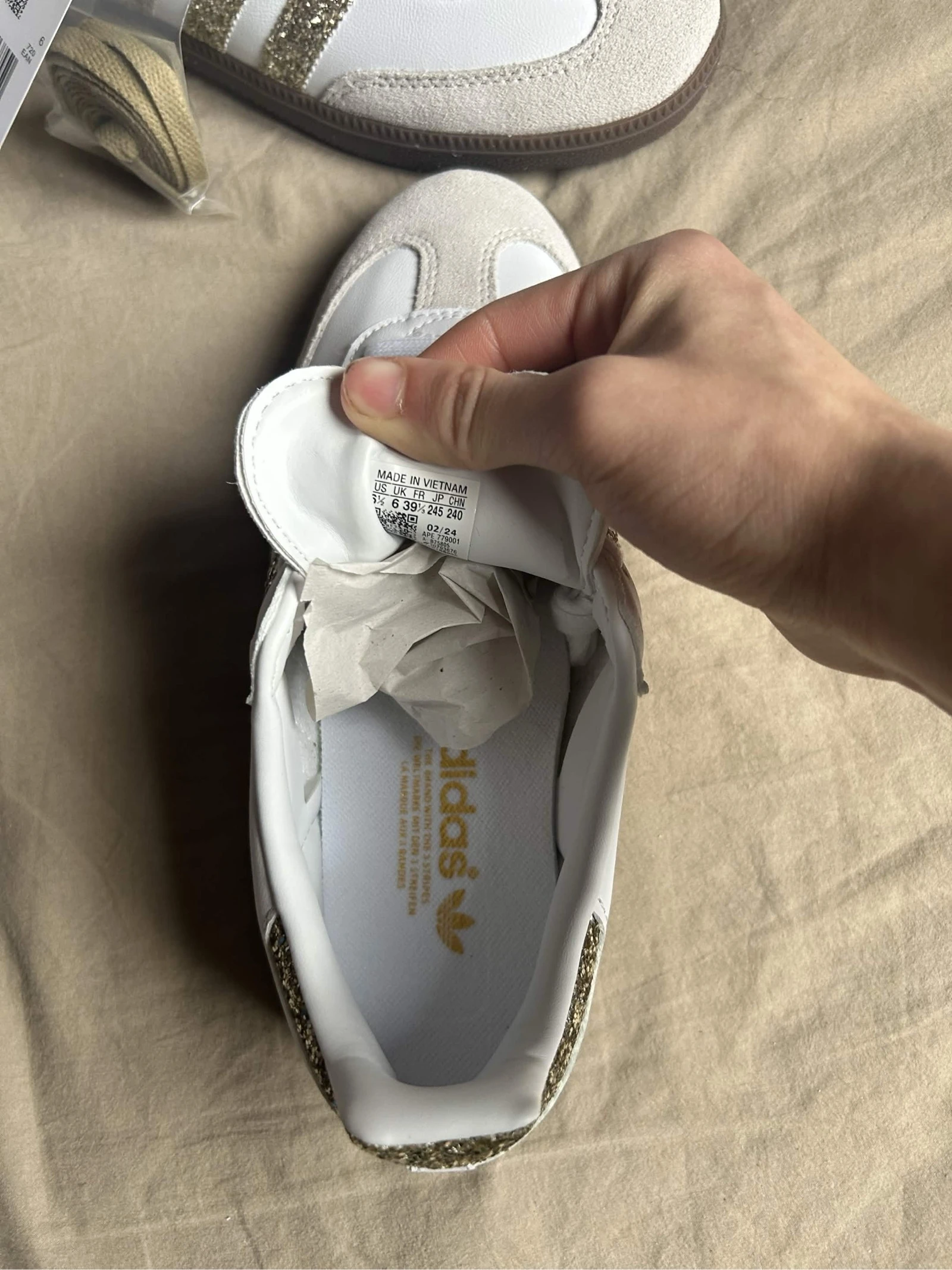 Adidas Samba met gouden pailletten 🤍💛 – photo 6